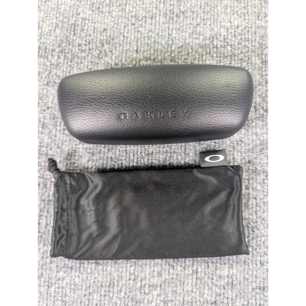 Oakley Black Hard Clamshell Case and Soft Wiping Pouch